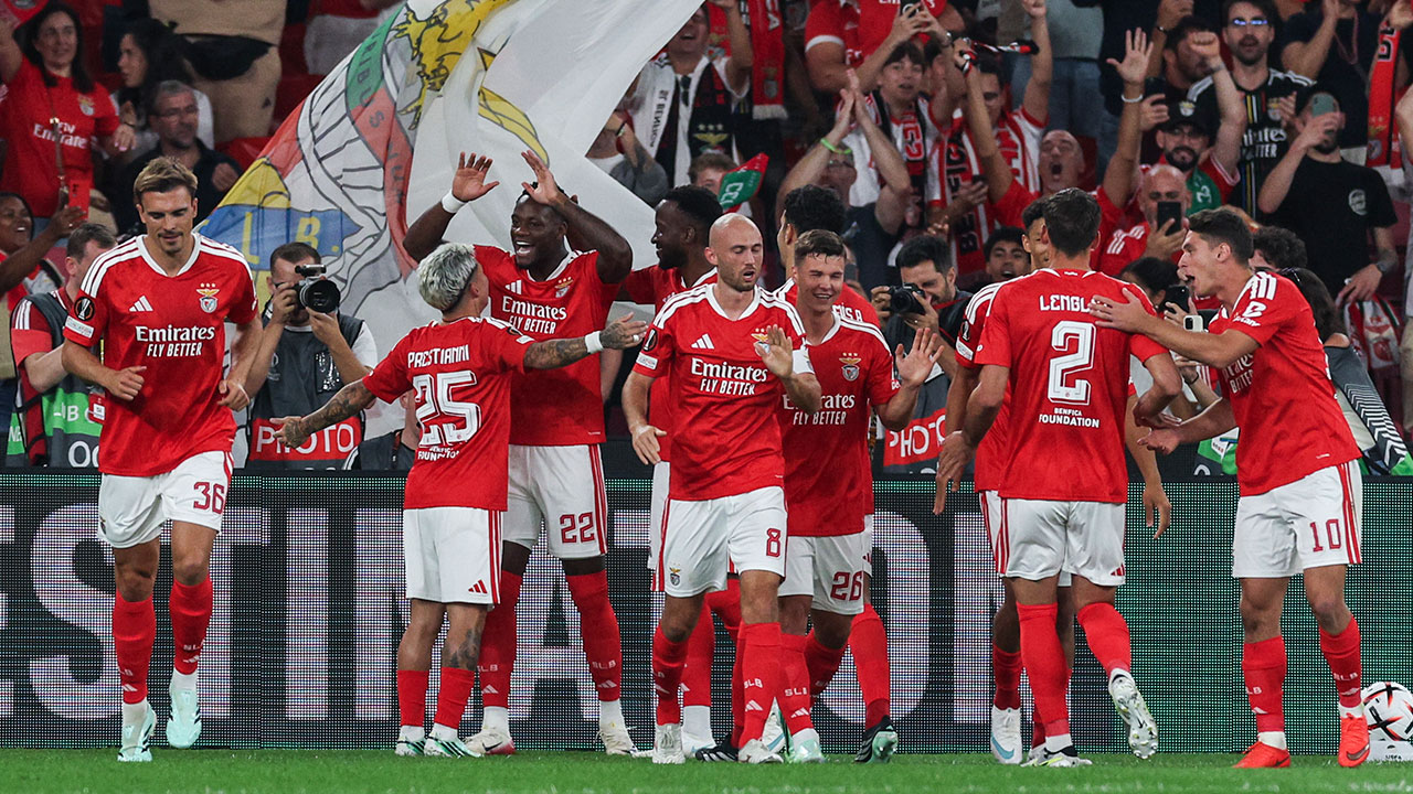 Liga Europa: Benfica goleia e segue entre os líderes